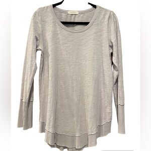 Mododoc Los Angeles gray long sleeve tunic top size small